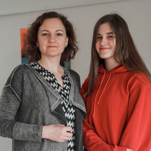 a photo of person or place for the testimony