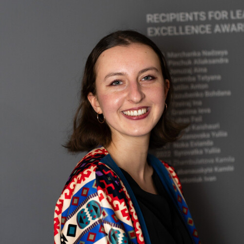 a photo of person or place for the testimony