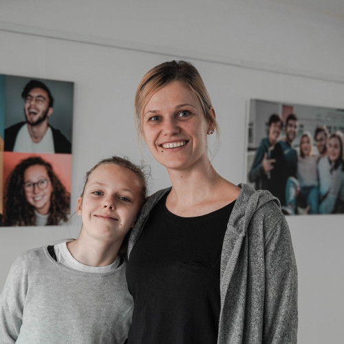 a photo of person or place for the testimony