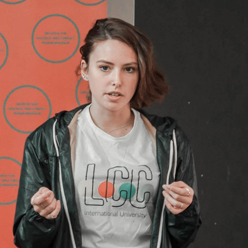 a photo of person or place for the testimony