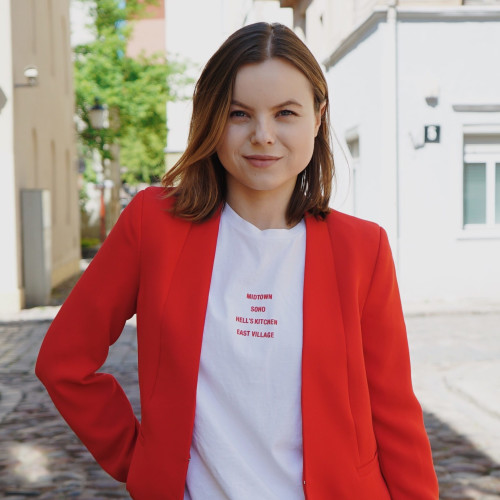 a photo of person or place for the testimony